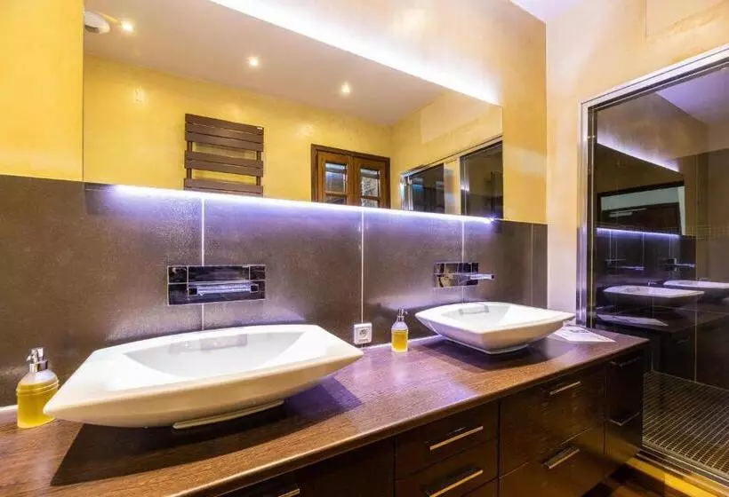 Hotelli Domaine Du Reginu