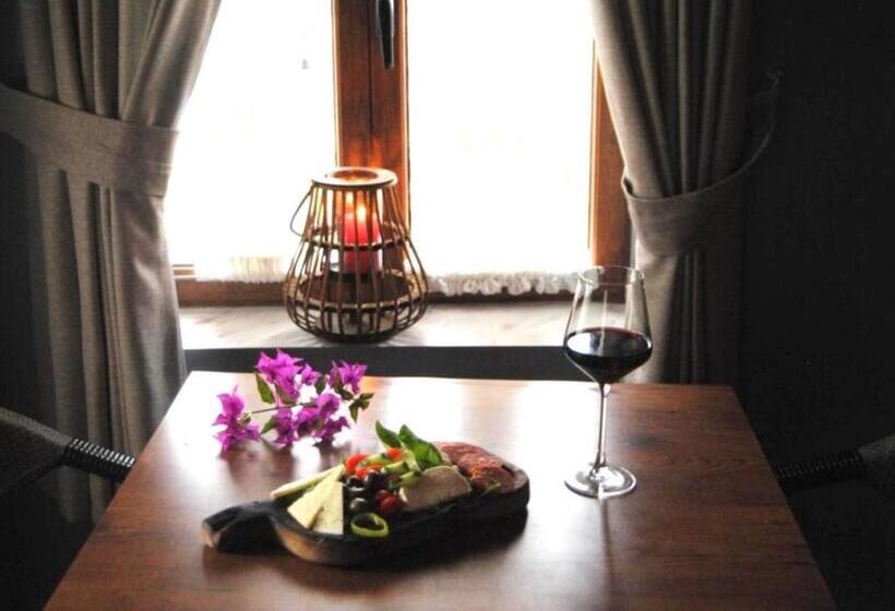 ホテル Keshtjella Xhabeqos