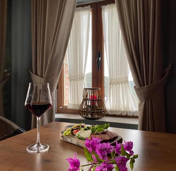 ホテル Keshtjella Xhabeqos