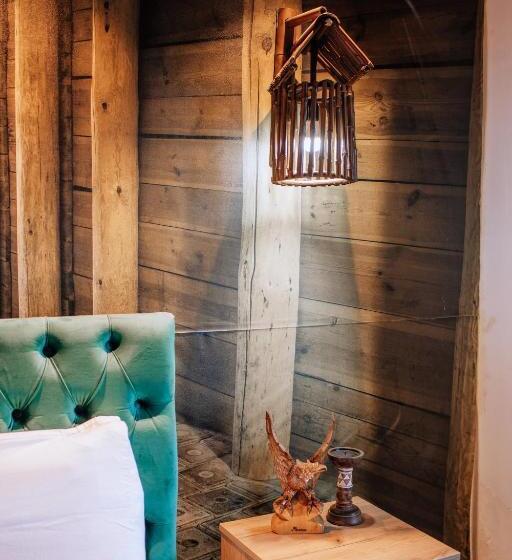 ホテル Keshtjella Xhabeqos