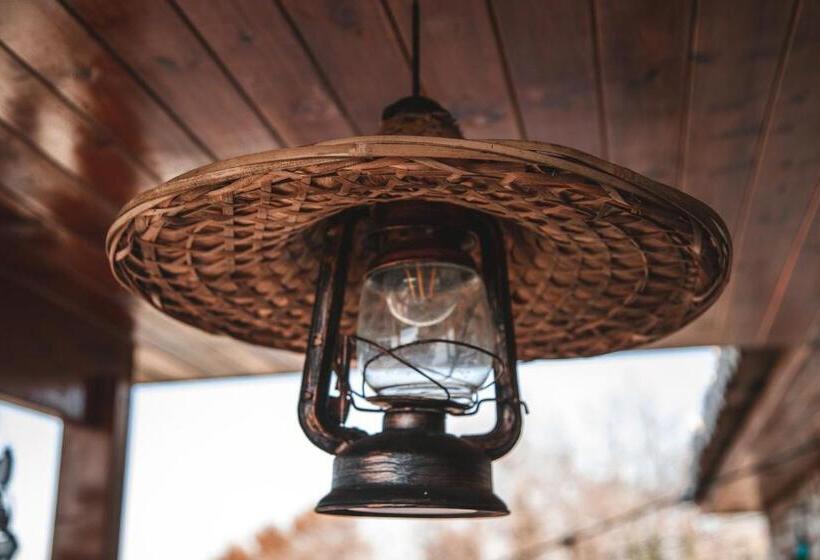 ホテル Keshtjella Xhabeqos