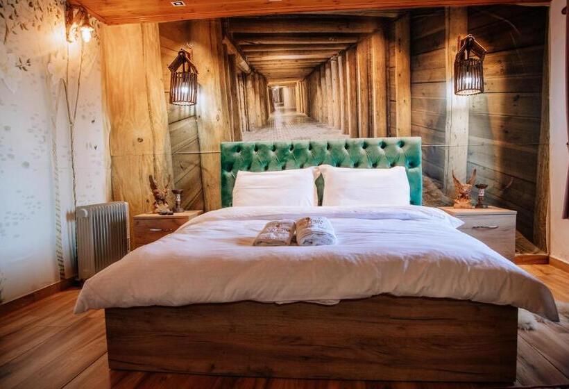 ホテル Keshtjella Xhabeqos