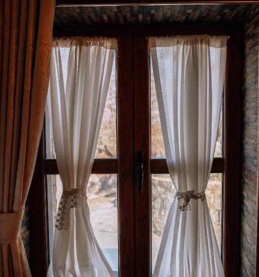 ホテル Keshtjella Xhabeqos