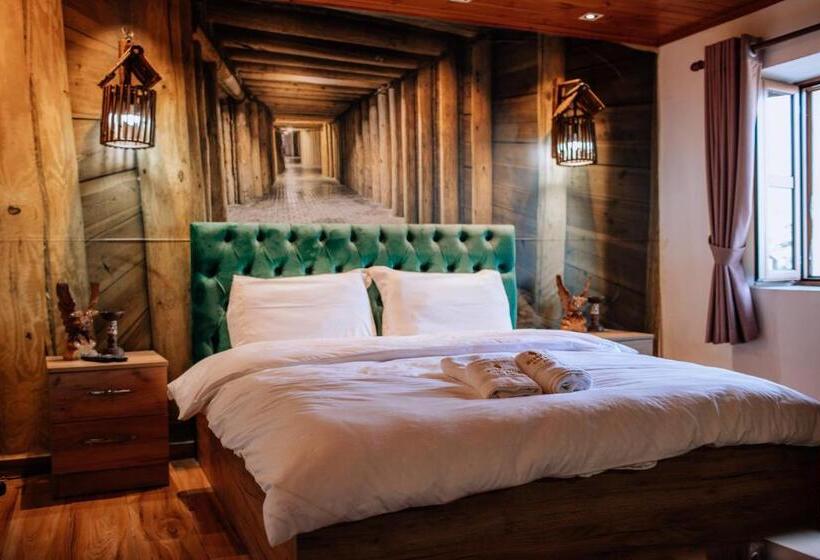 ホテル Keshtjella Xhabeqos