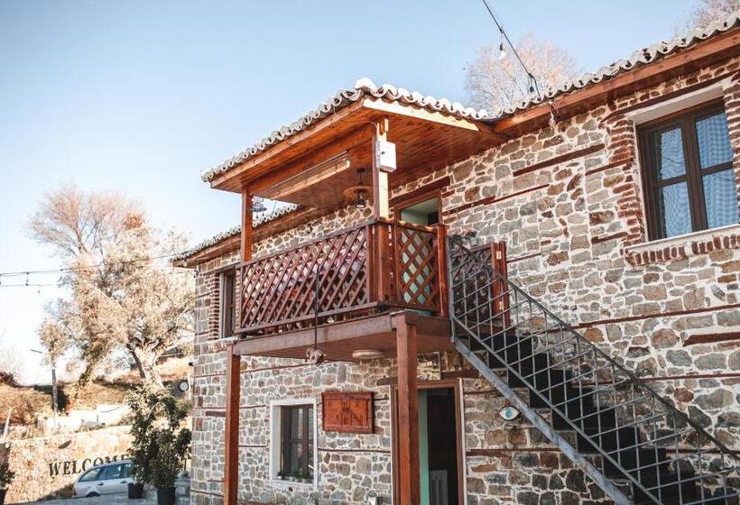 ホテル Keshtjella Xhabeqos