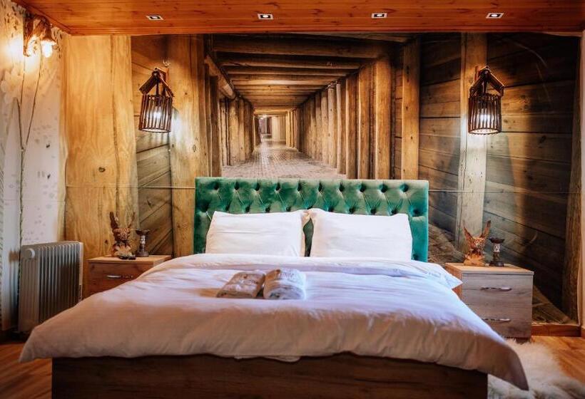 ホテル Keshtjella Xhabeqos