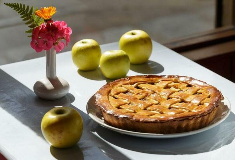 Hotel Naggar Delight & Wool Cafe