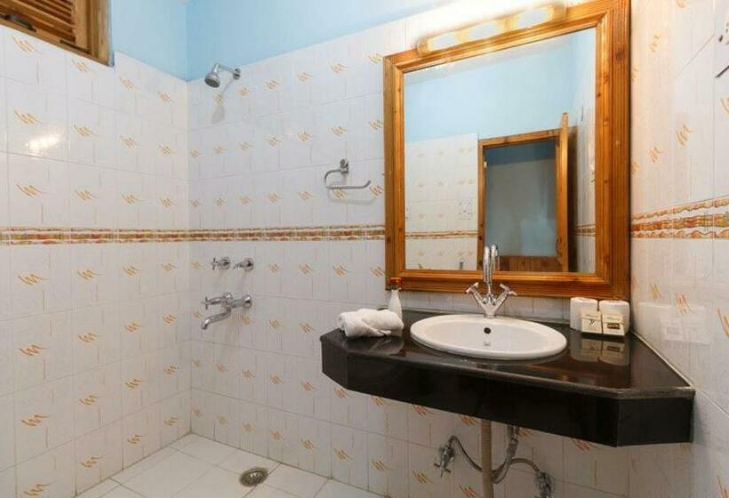 Hotel Naggar Delight & Wool Cafe