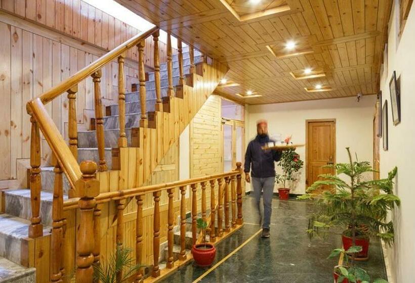 Hotel Naggar Delight & Wool Cafe