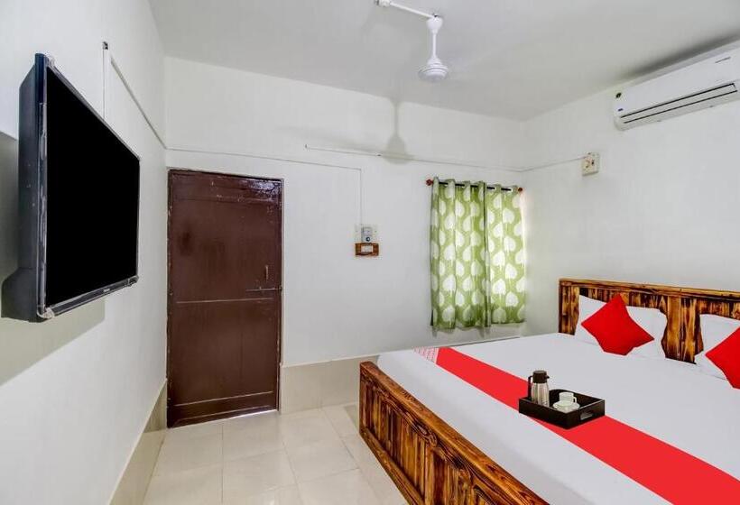 בית מלון כפרי Oyo 70109 Grand Royals Anjuna