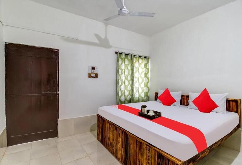 בית מלון כפרי Oyo 70109 Grand Royals Anjuna