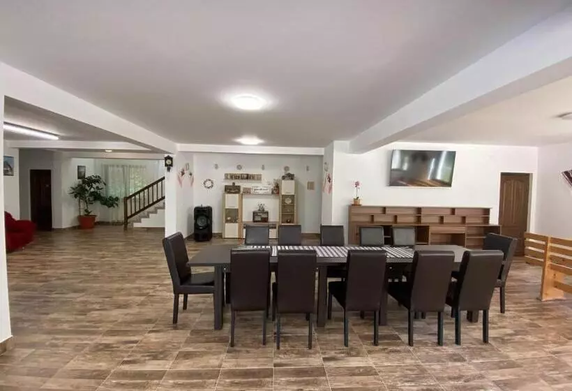 Hotelli Pensiunea Cheile șugăului