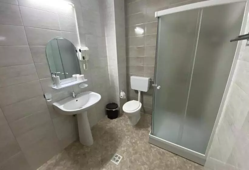Hotelli Pensiunea Cheile șugăului