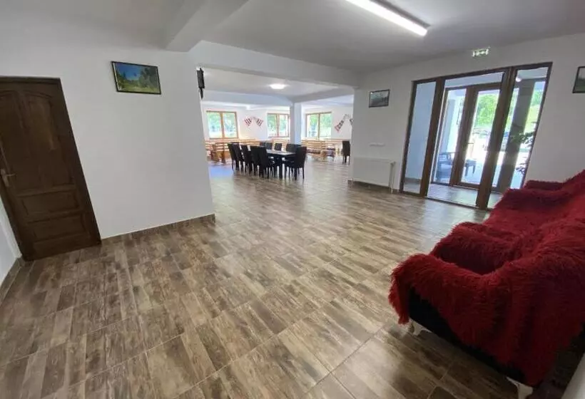 Hotelli Pensiunea Cheile șugăului