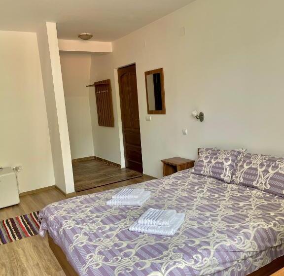 ホテル Pensiunea Cheile șugăului