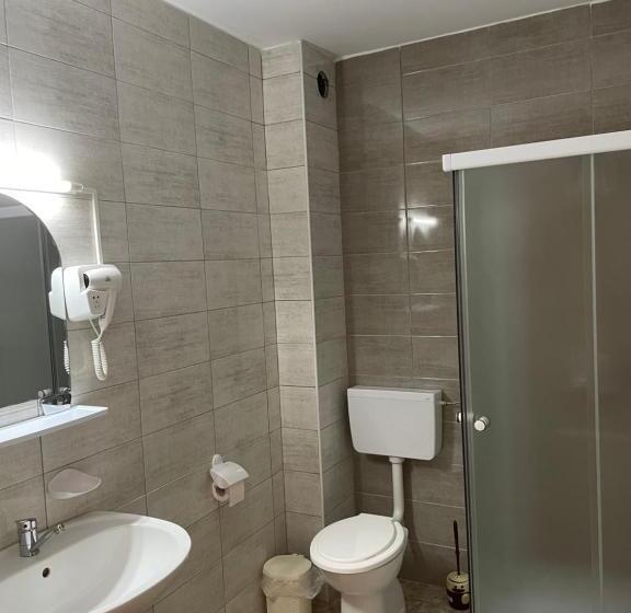 ホテル Pensiunea Cheile șugăului