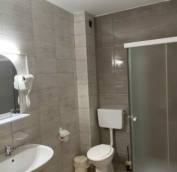 Hotelli Pensiunea Cheile șugăului