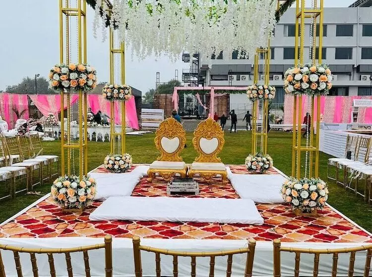 Ratnapriya Hotel And Resort