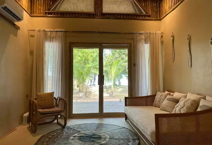 Hotelli The Beach House Ocam Ocam