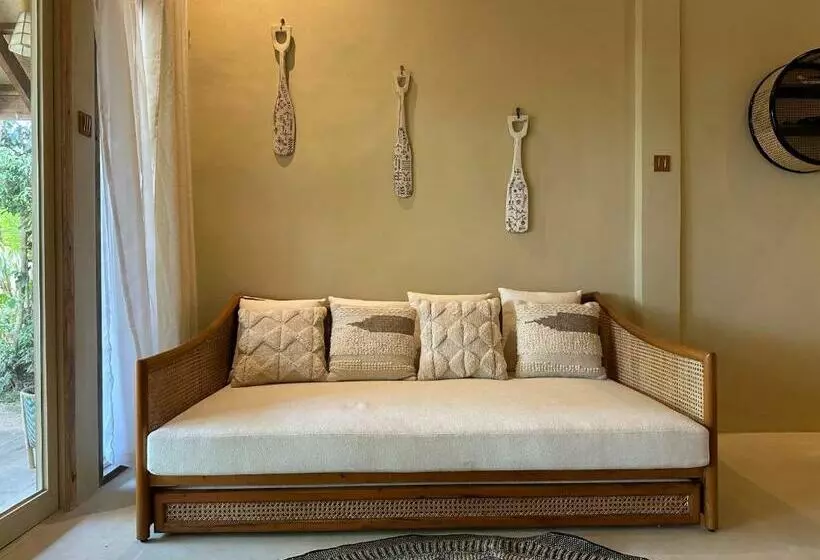 Hotelli The Beach House Ocam Ocam