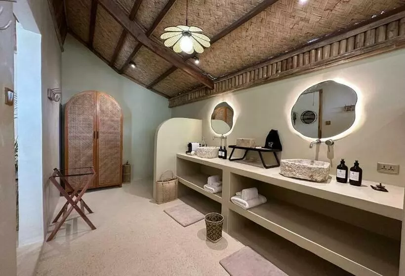 Hotelli The Beach House Ocam Ocam