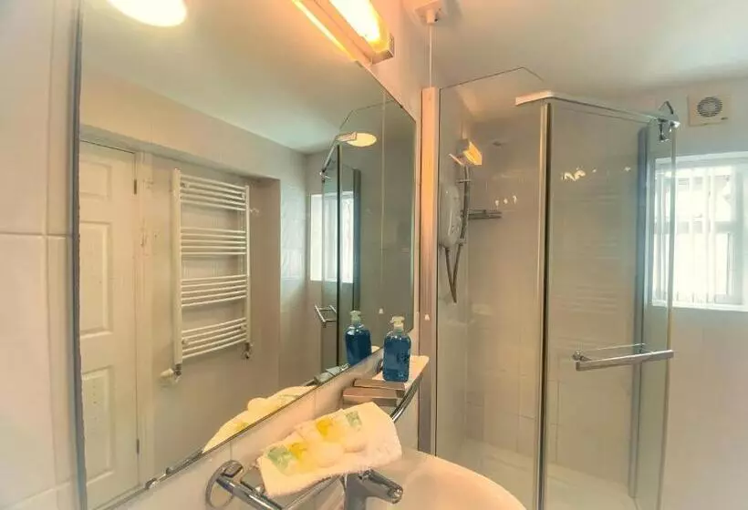 Bed and Breakfast Hawk House