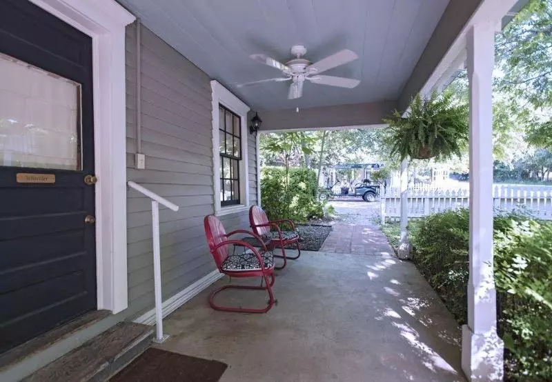 住宿加早餐  Inn On The Creek