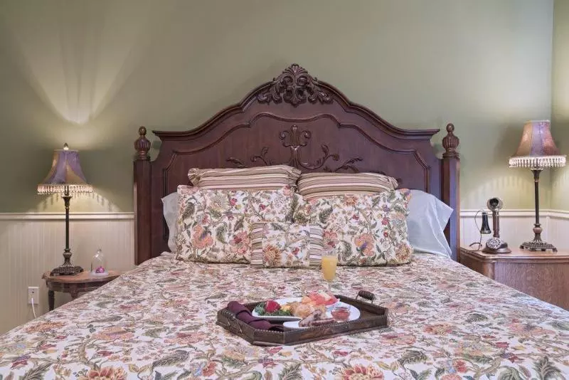 住宿加早餐  Inn On The Creek