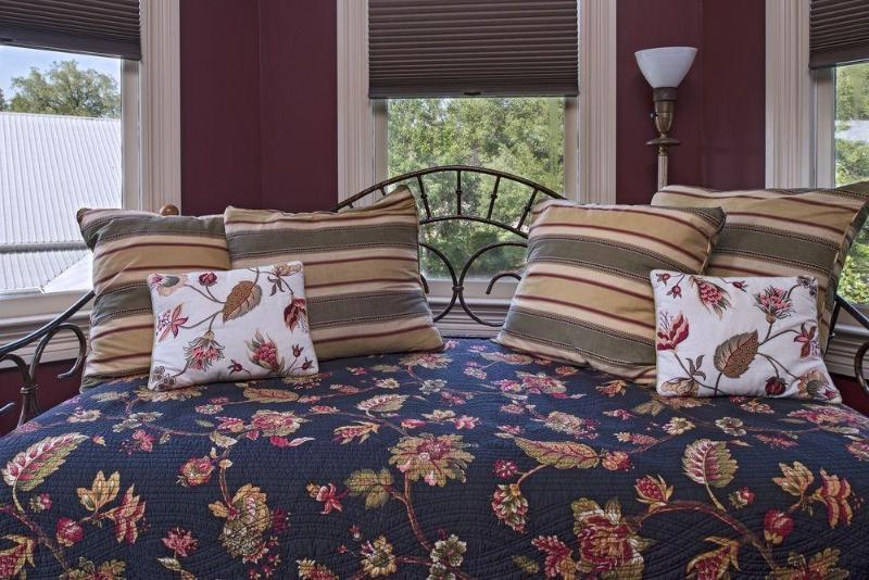 مبيت وإفطار Inn On The Creek