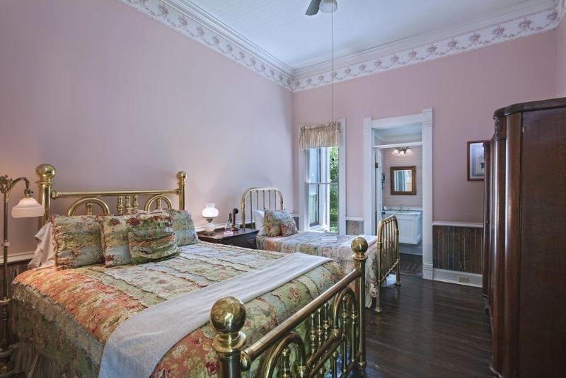 مبيت وإفطار Inn On The Creek