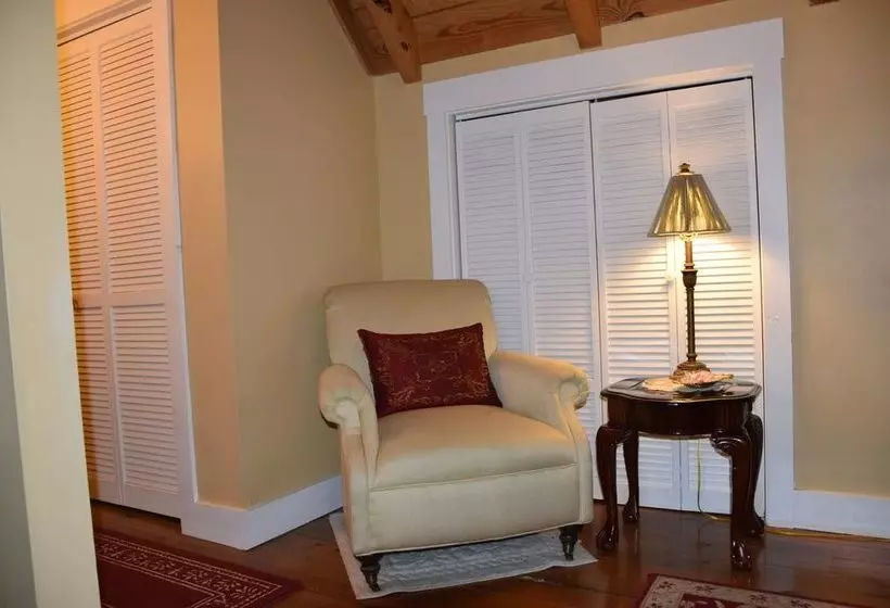 ベッドアンドブレックファースト Plantation Oaks Inn