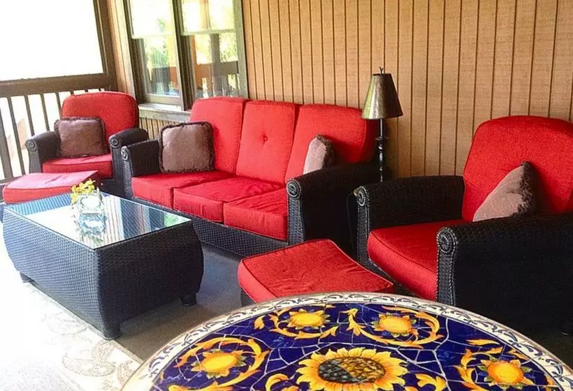 ベッドアンドブレックファースト Plantation Oaks Inn