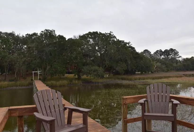 ベッドアンドブレックファースト Plantation Oaks Inn