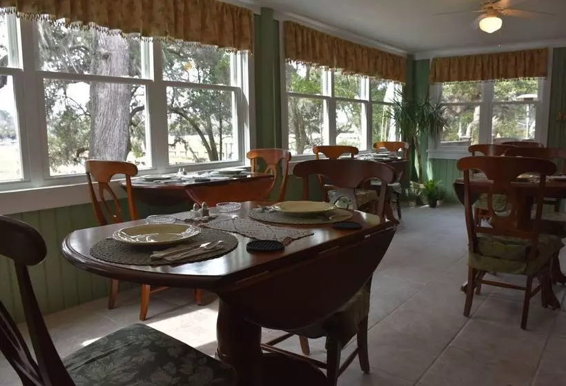 ベッドアンドブレックファースト Plantation Oaks Inn