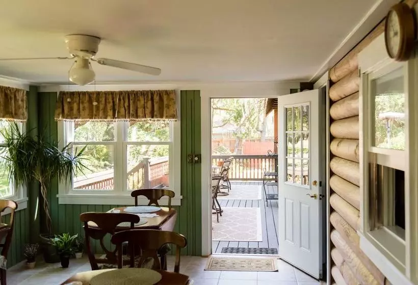 ベッドアンドブレックファースト Plantation Oaks Inn