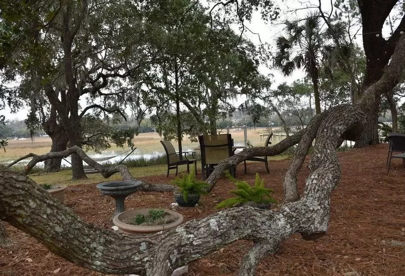 ベッドアンドブレックファースト Plantation Oaks Inn