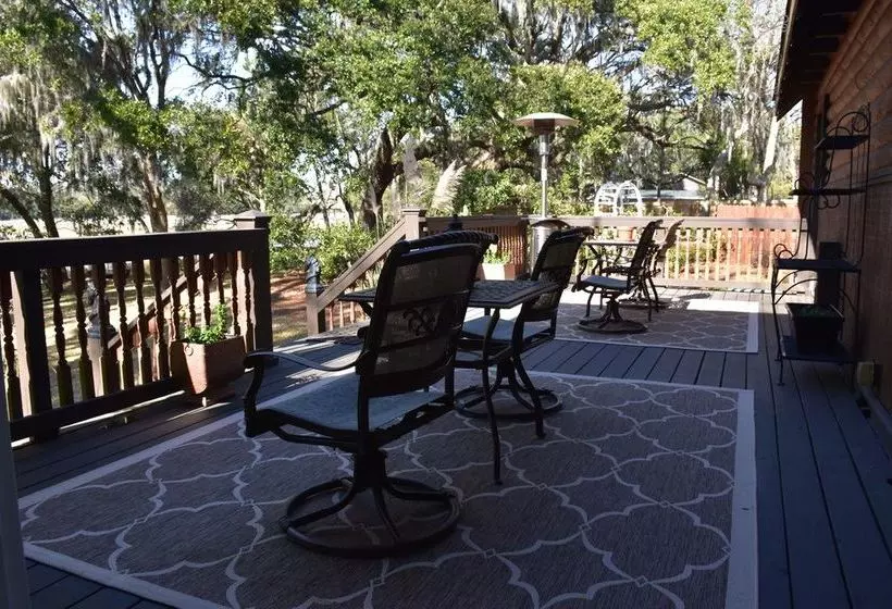 ベッドアンドブレックファースト Plantation Oaks Inn