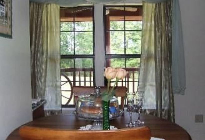 مبيت وإفطار Susan's Cottages