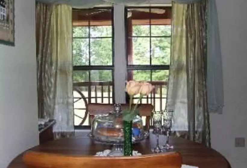 مبيت وإفطار Susan's Cottages