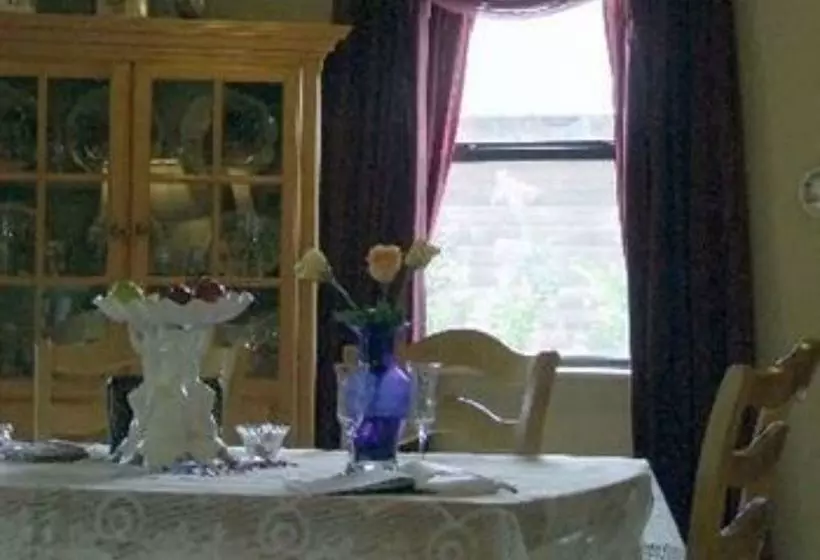 مبيت وإفطار Susan's Cottages