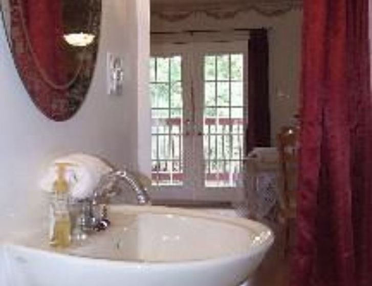 مبيت وإفطار Susan's Cottages