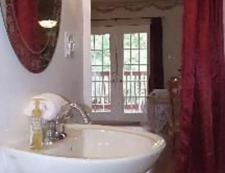 مبيت وإفطار Susan's Cottages