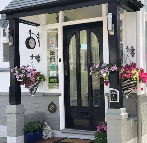 تختخواب و صبحانه The Bronte