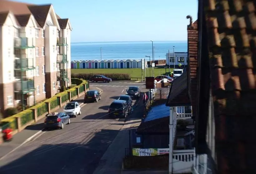 تختخواب و صبحانه The Bronte