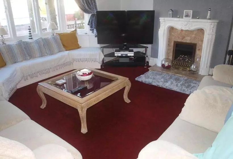 تختخواب و صبحانه The Bronte