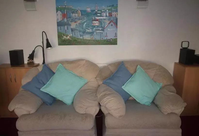 تختخواب و صبحانه The Bronte