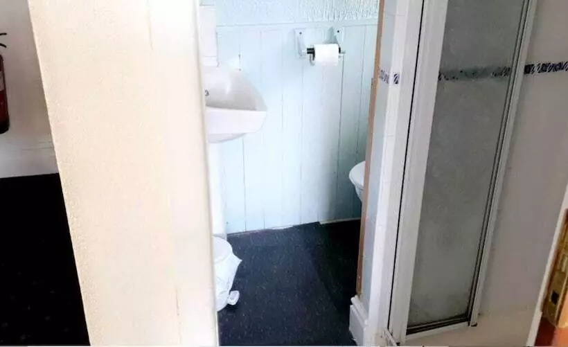 تختخواب و صبحانه The Osprey