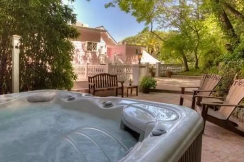 住宿加早餐  The Pink Mansion