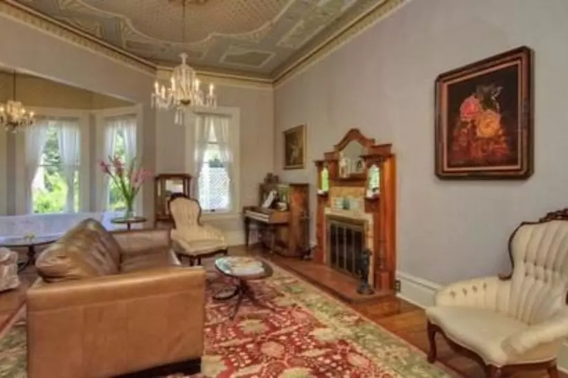 住宿加早餐  The Pink Mansion