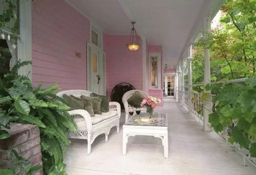 住宿加早餐  The Pink Mansion